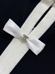 Button design three-dimensional bow knitted vest