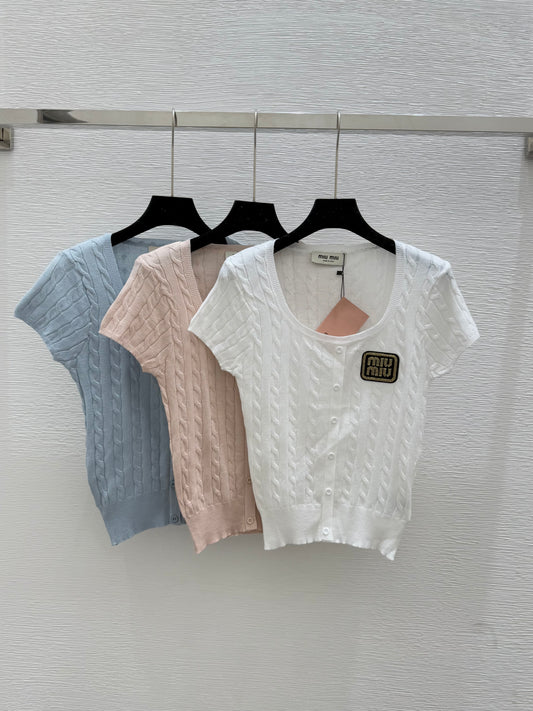 Solid color simple U-neck knitted short sleeves