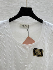 Solid color simple U-neck knitted short sleeves