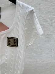 Solid color simple U-neck knitted short sleeves