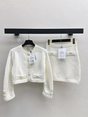 Temperamental knitted suit