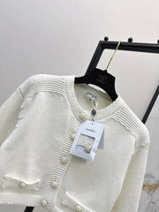 Temperamental knitted suit