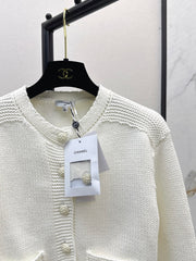 Temperamental knitted suit