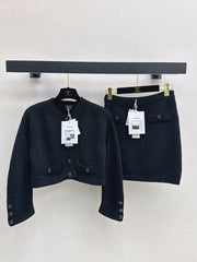 Temperamental knitted suit
