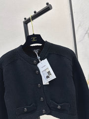 Temperamental knitted suit
