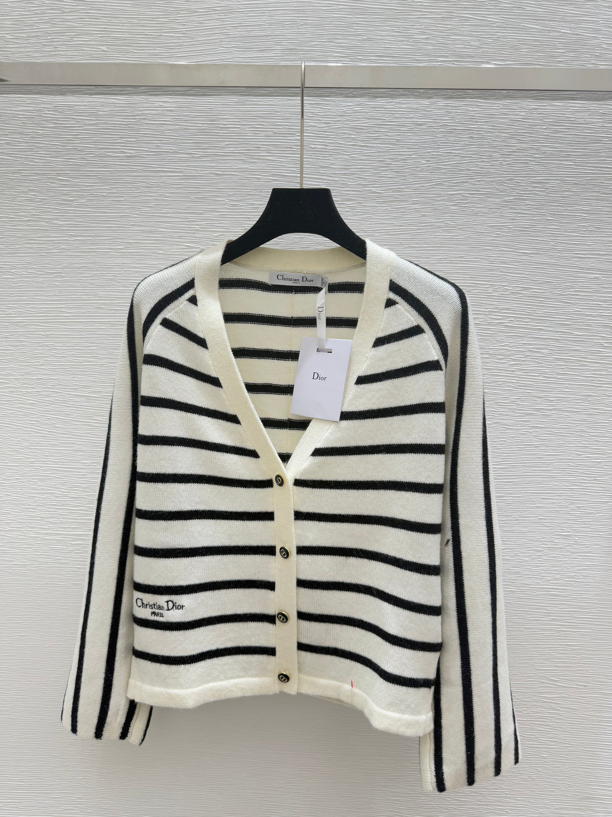Striped V-neck knitted cardigan