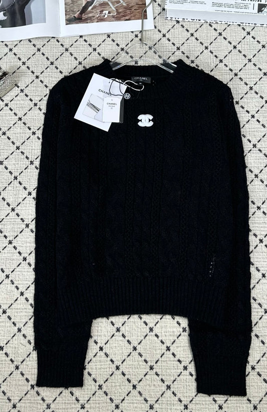 Crew neck long sleeve sweater