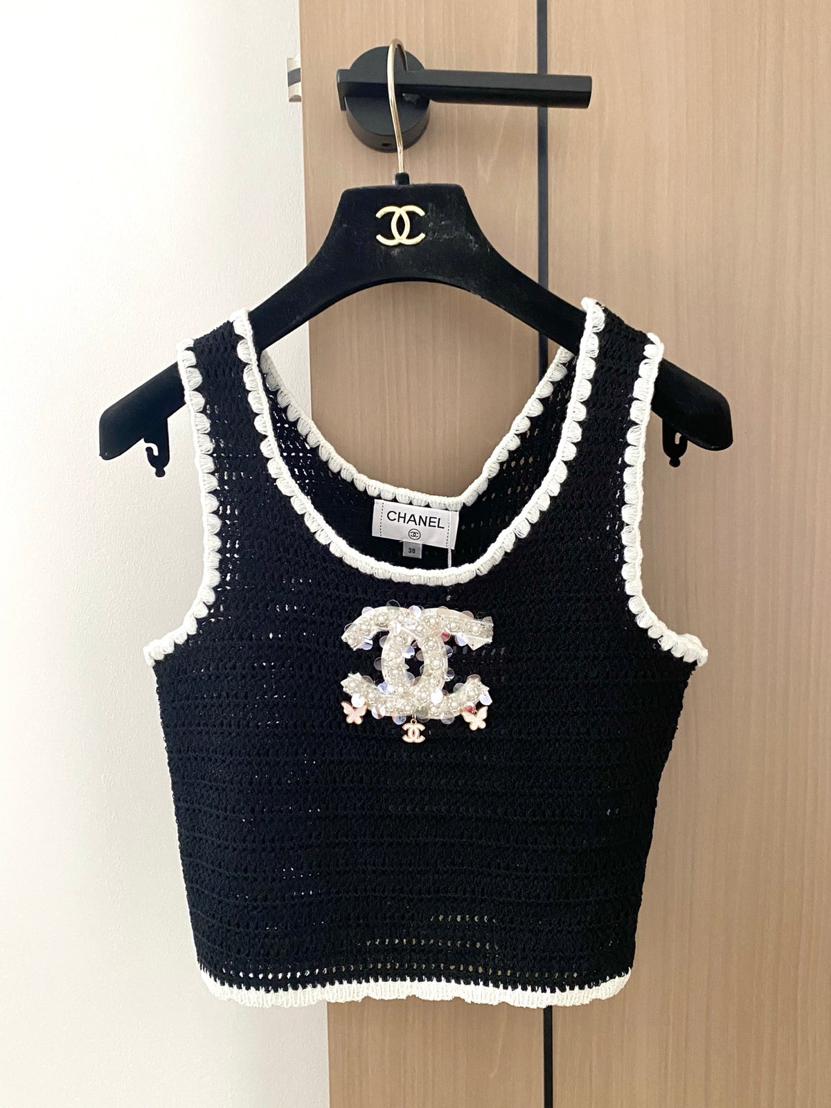 Hollow vest
