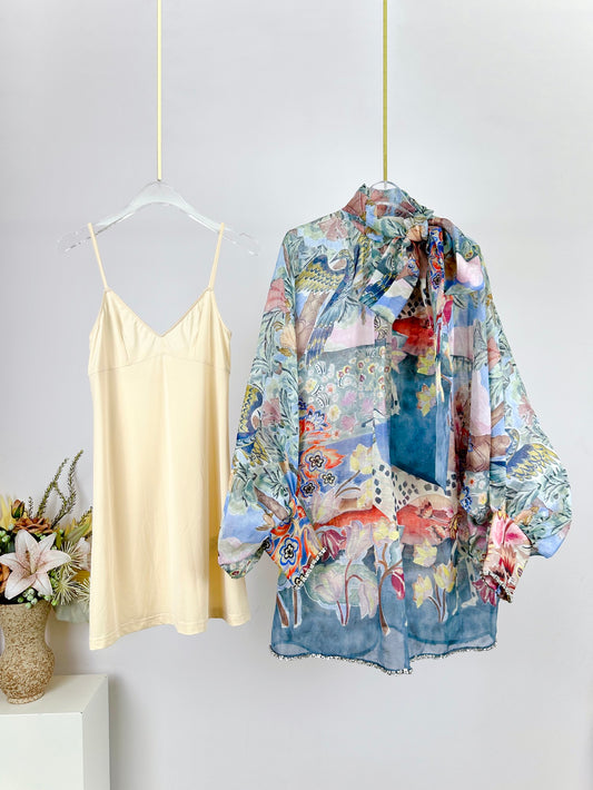 Lantern sleeve shift dress