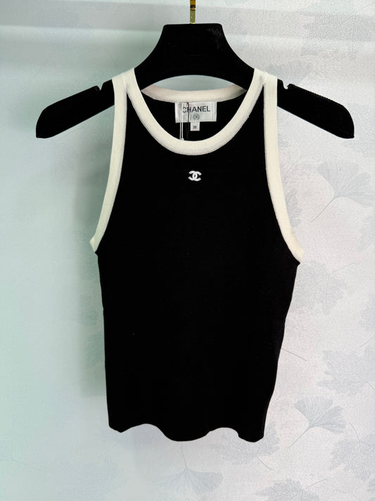 U-neck stretch vest