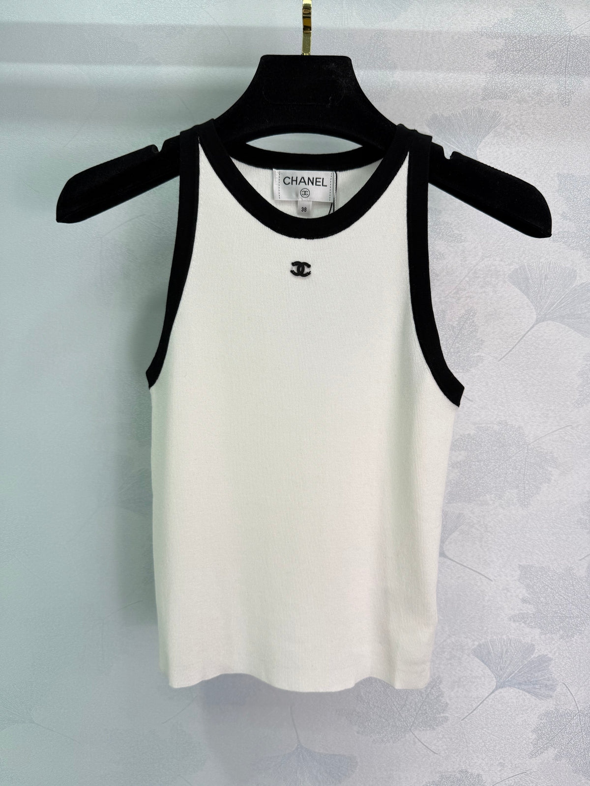 U-neck stretch vest