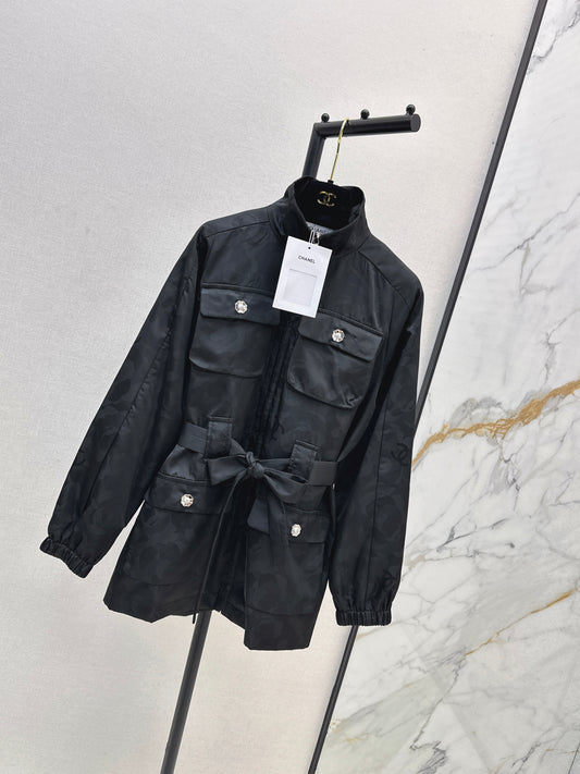 Stand-up collar, waist-cinching jacket