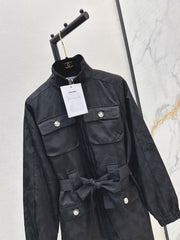 Stand-up collar, waist-cinching jacket