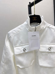 Stand-up collar, waist-cinching jacket