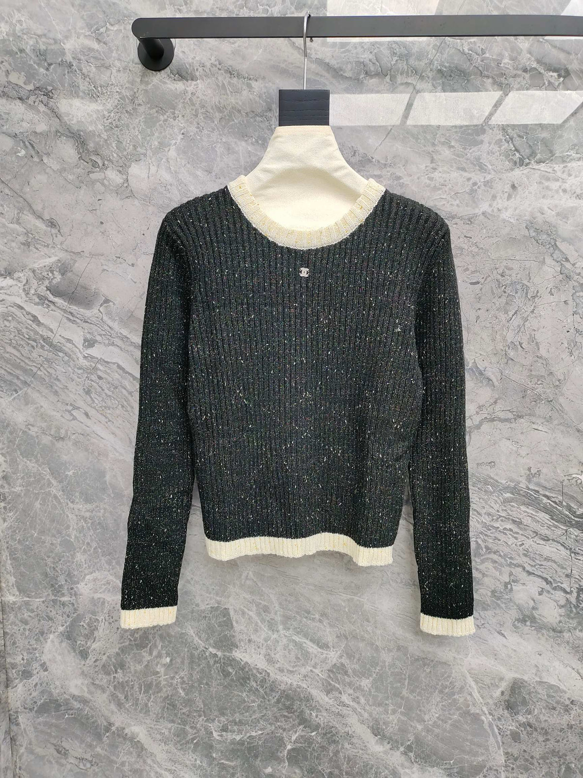 Knitted long-sleeved sweater