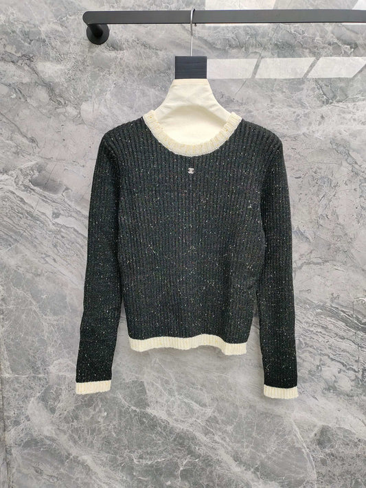 Knitted long-sleeved sweater