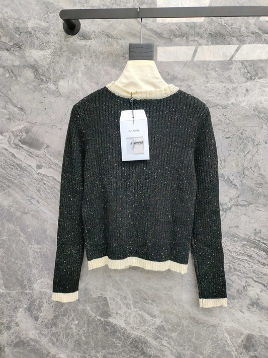 Knitted long-sleeved sweater
