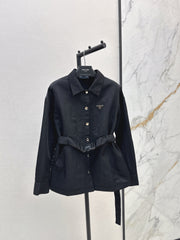 Shirt-style jacket with functional buttons