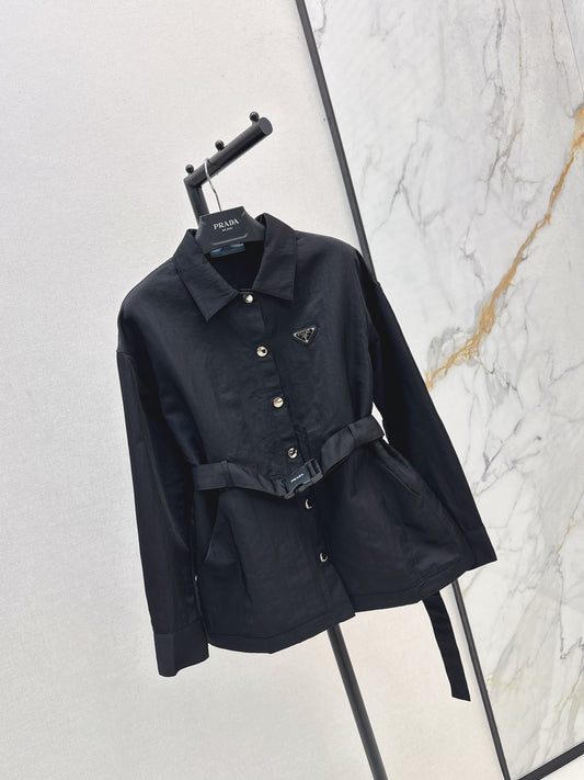 Shirt-style jacket with functional buttons