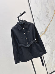 Shirt-style jacket with functional buttons