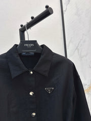 Shirt-style jacket with functional buttons