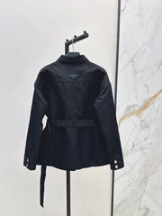 Shirt-style jacket with functional buttons