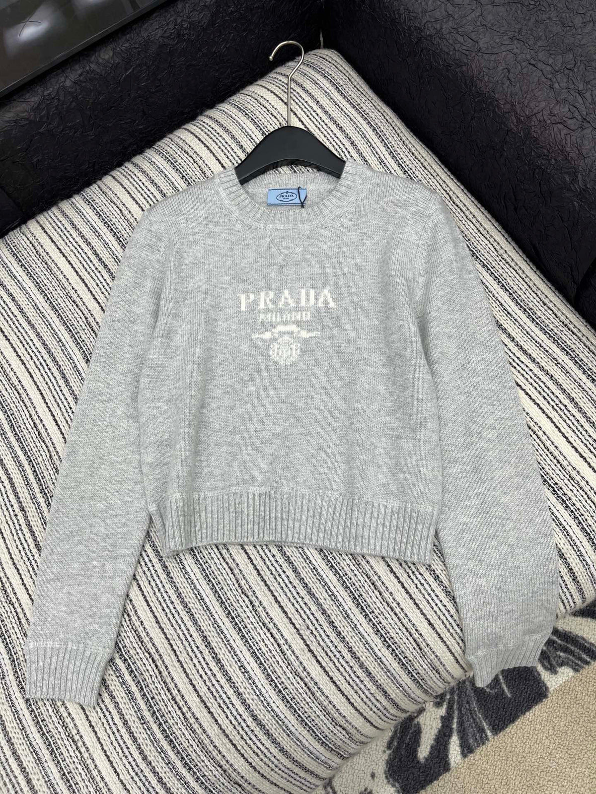Diamond chain crewneck knit long-sleeved top