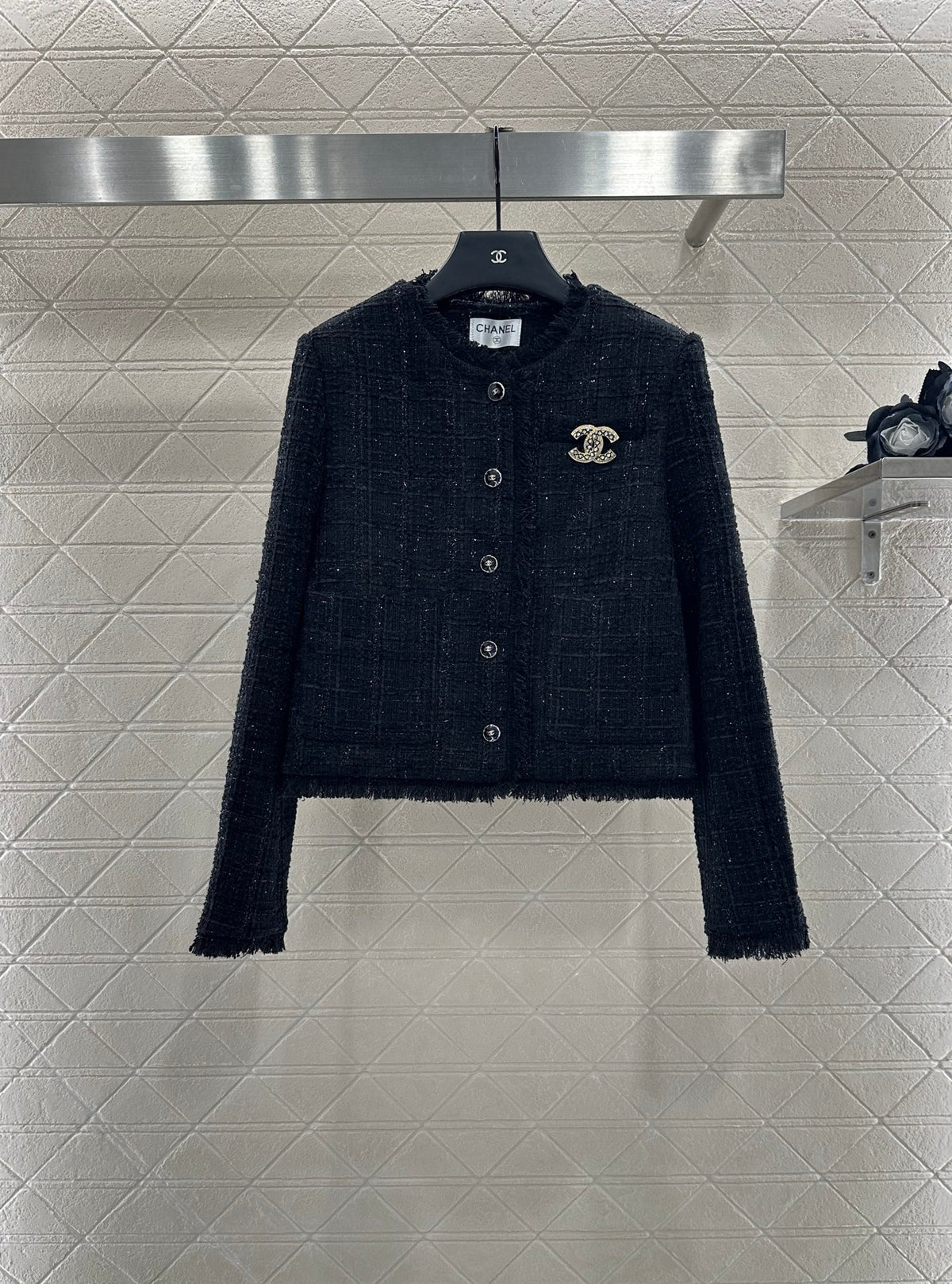 Brooch-stitched round-neck silver-thread quilted woven jacket