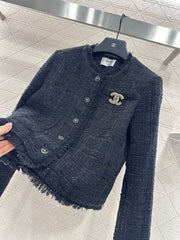 Brooch-stitched round-neck silver-thread quilted woven jacket