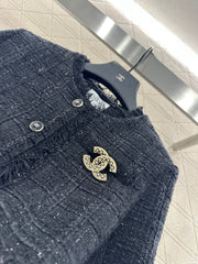 Brooch-stitched round-neck silver-thread quilted woven jacket