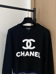 Contrast color letter round neck knitted long sleeves