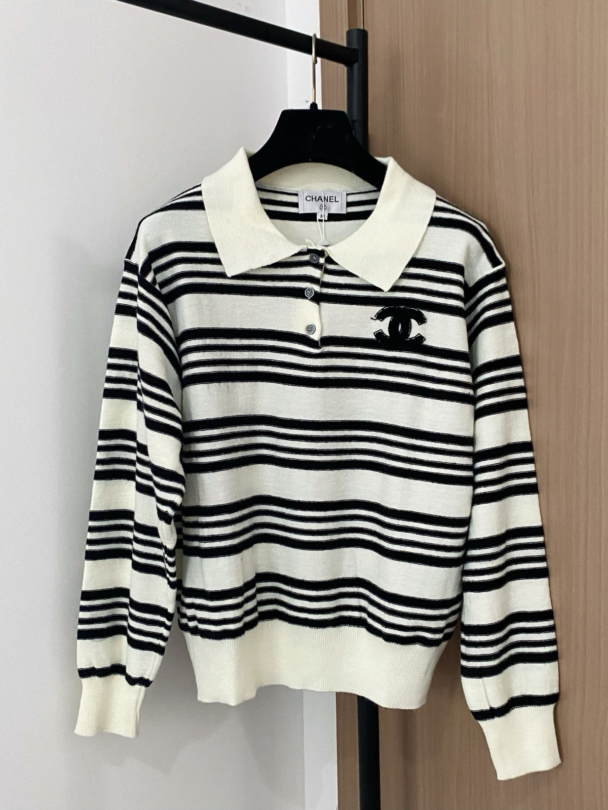 Contrast striped lapel knit long sleeves