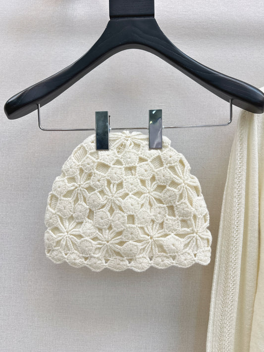 V-neck cardigan + floral hollow knit hat