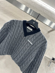 Cable-knit contrast-color cropped pullover sweater