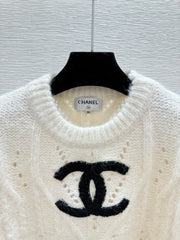 Solid color simple hollow round neck knitted long sleeves