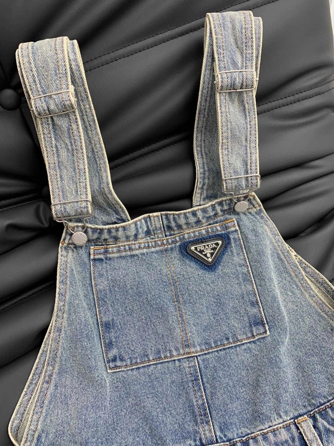 Denim suspender skirt