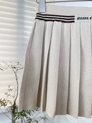 Knitted pleated skirt