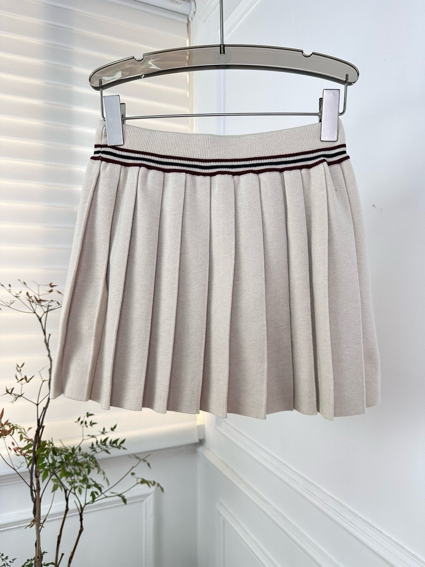 Knitted pleated skirt