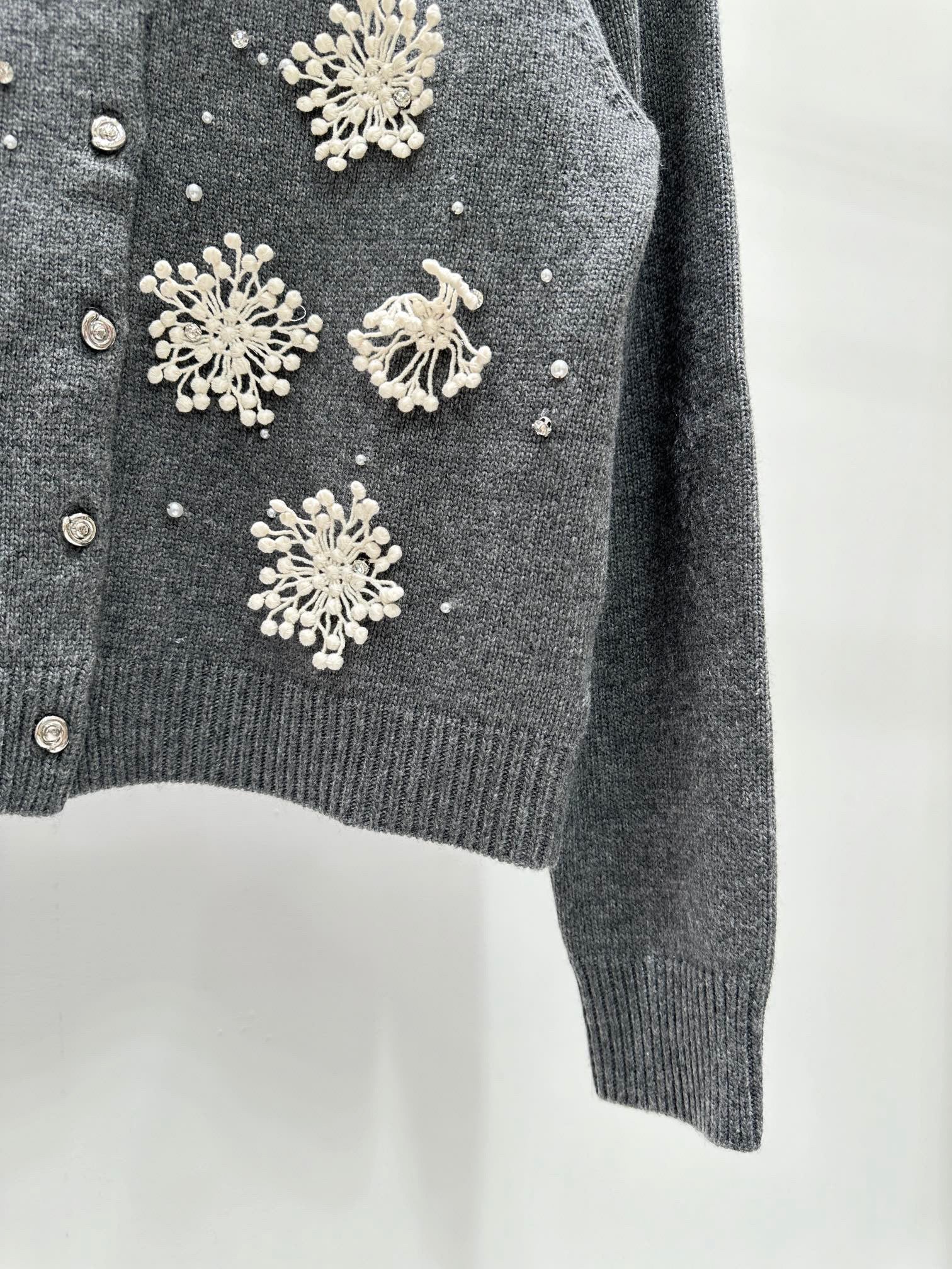 Beaded long-sleeved cardigan