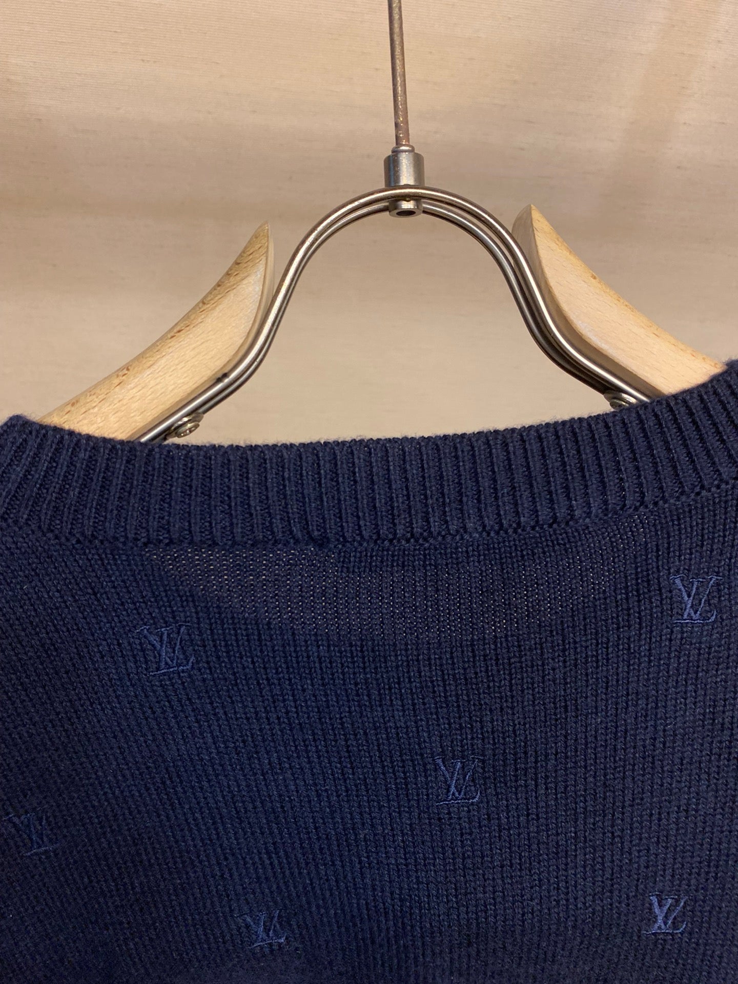 Small logo embroidered crew neck sweater