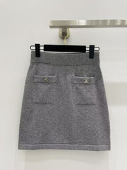 Button-fastening wool skirt