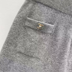 Button-fastening wool skirt