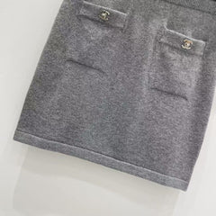 Button-fastening wool skirt
