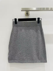 Button-fastening wool skirt