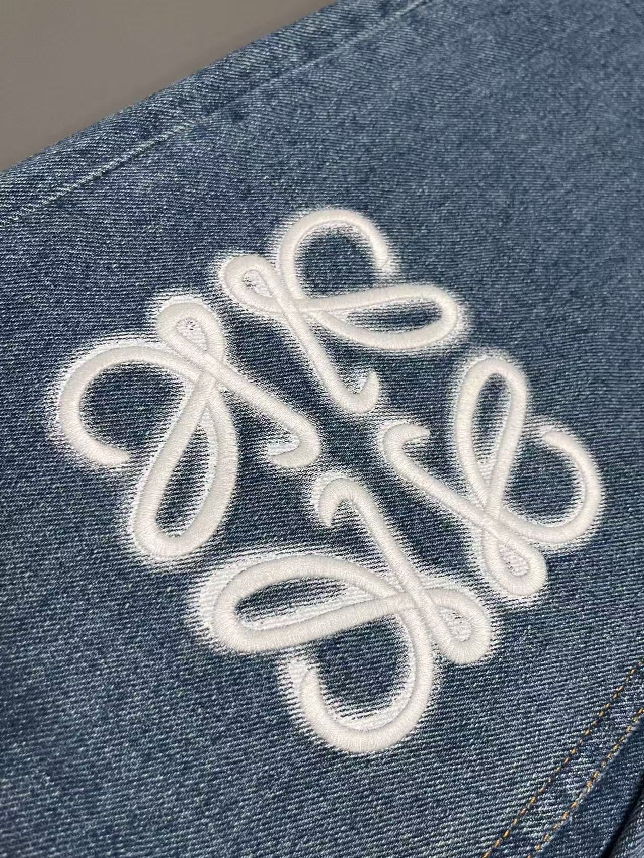 Jeans with embroidered logo at knee