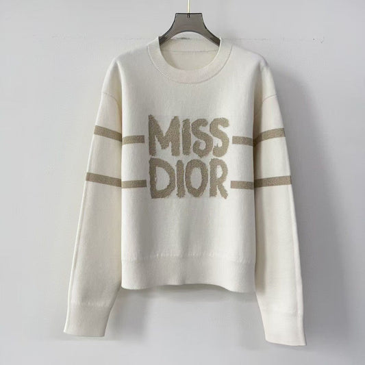 New round neck embroidered top