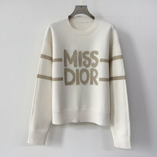 New round neck embroidered top