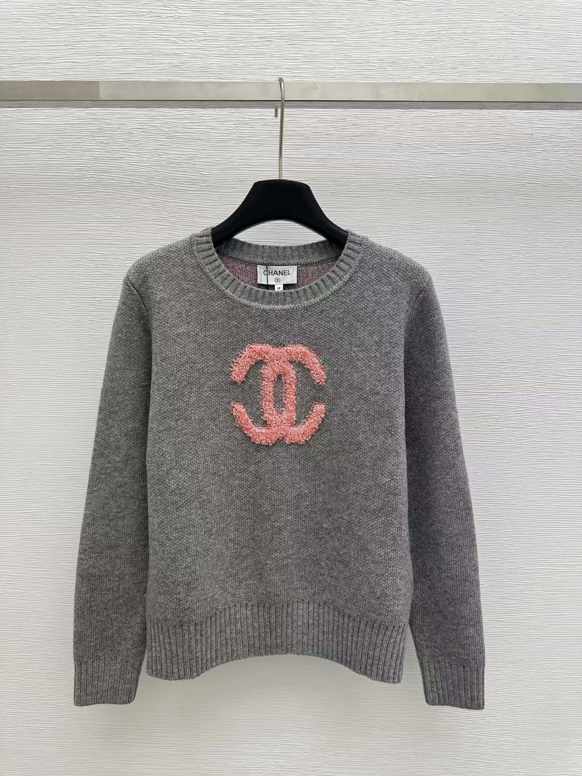 Contrast logo jacquard knit sweater