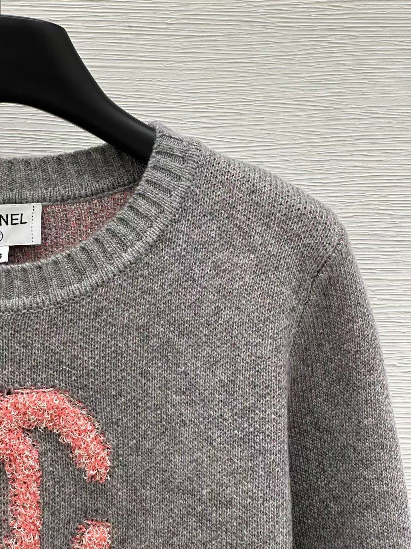 Contrast logo jacquard knit sweater