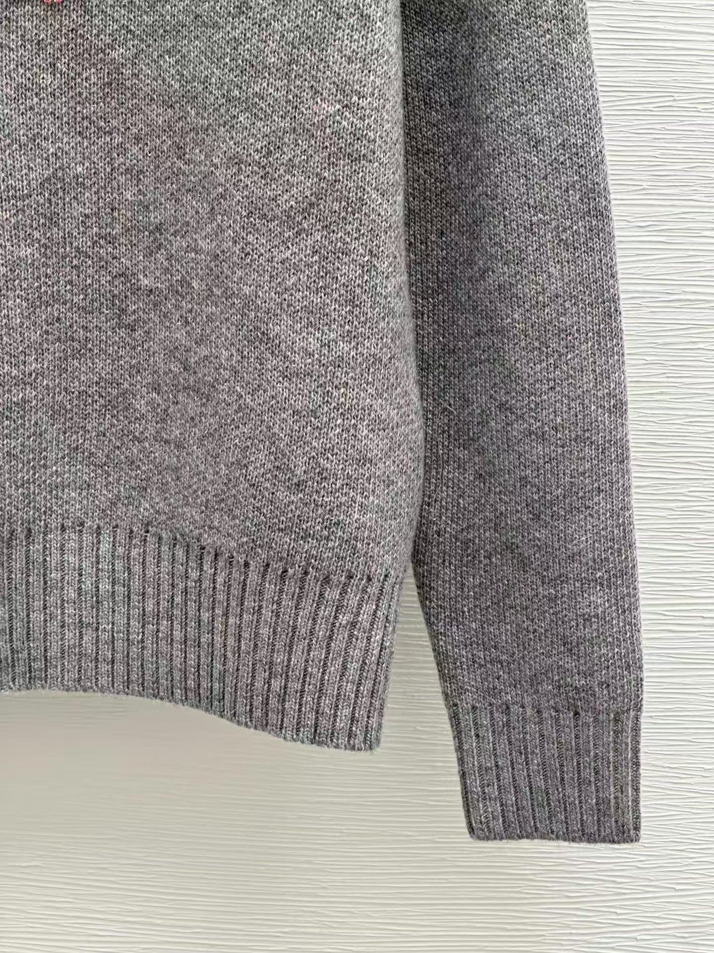 Contrast logo jacquard knit sweater